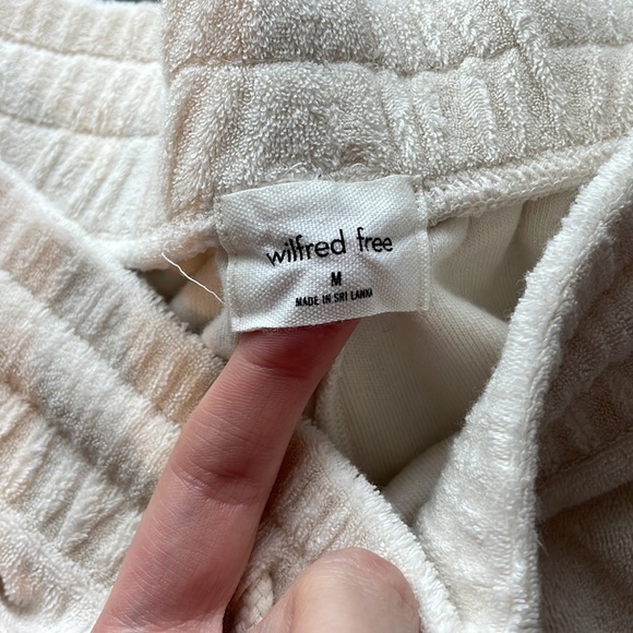 Aritzia - Wilfred Terry Cloth Shorts - Picture 2 of 5